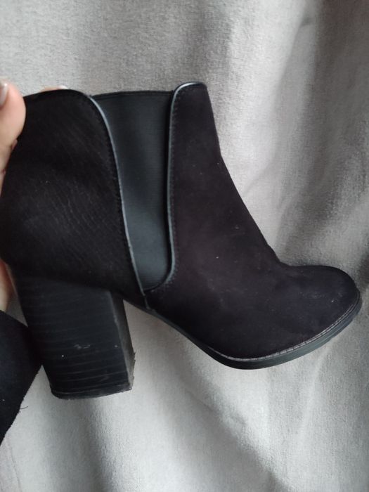 туфлі на підборах замшеві