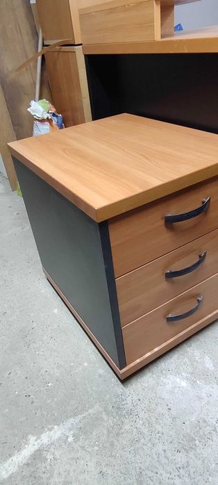 Стіл офісний , компютерний б/в