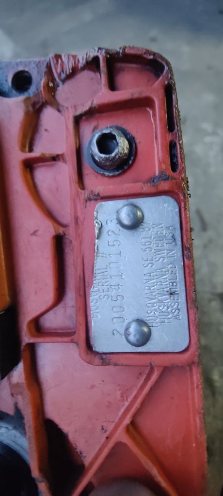 Pilarka husqvarna 36 136  142 137