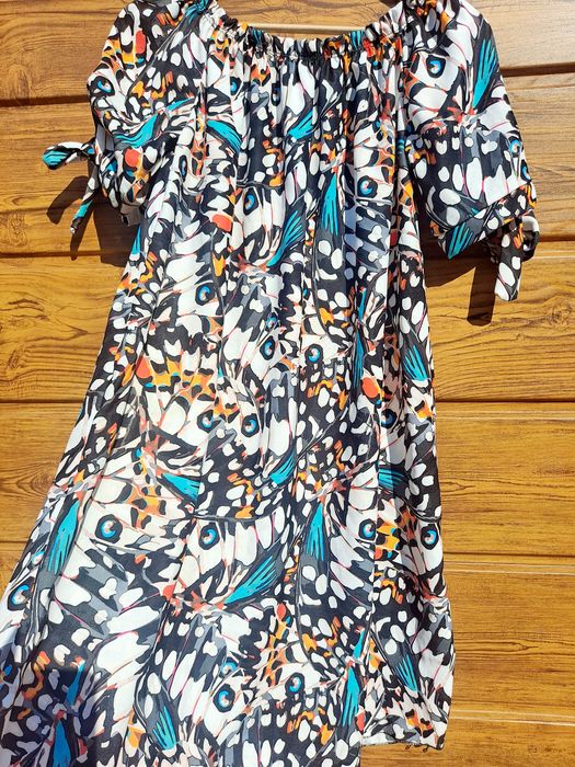 Sukienka od M do 2xl wiazane rękawki