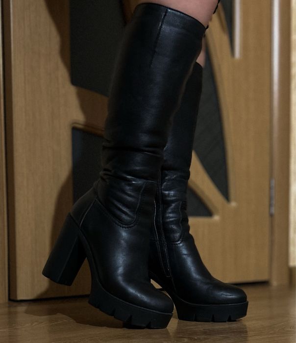 Шкіряні, зимові сапоги, на тракторній підошві.