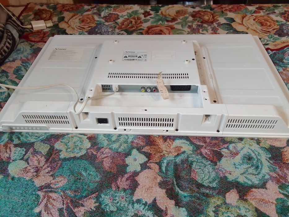 LCD телевизор 32" на запчасти.