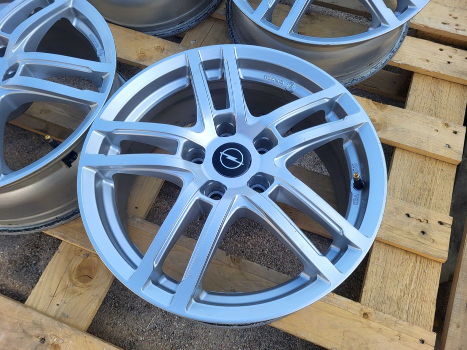 [912] Felgi aluminiowe 17 Cali 5x115 ET44 7J Opel Insignia B Astra