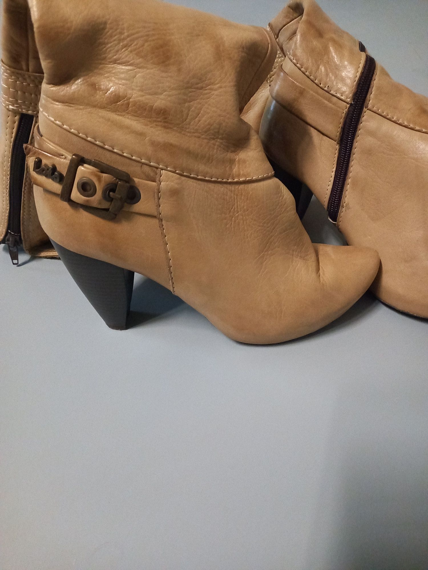 Botas cano alto com tacão