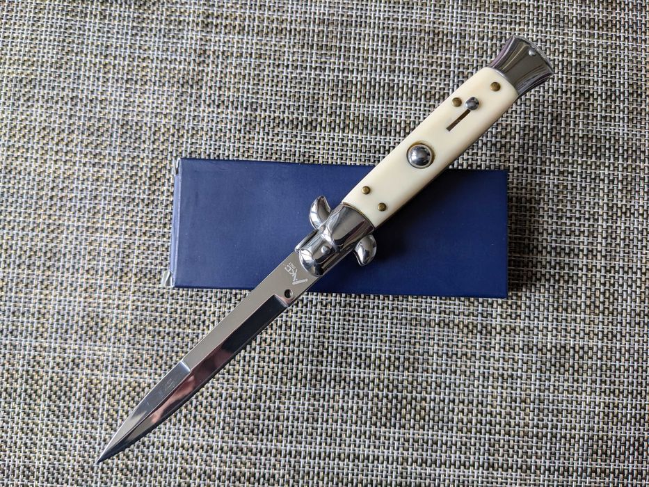 Ніж викидний. стилет. автоматичний викидний ніж. нож выкидной