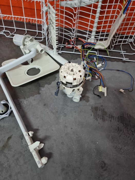 Peças e motor máquina de lavar loiça