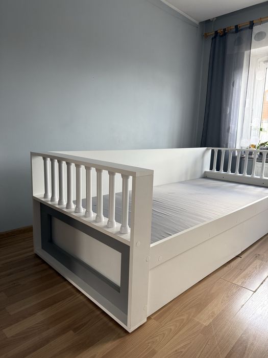 Łóżko jednoosobowe z szufladami
