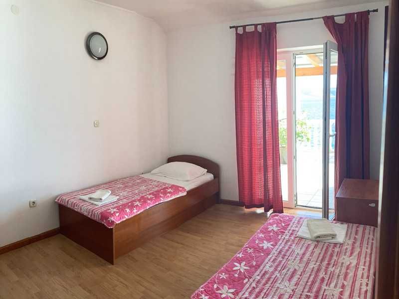 CHORWACJA STARIGRAD dwa apartamenty, noclegi z widokiem na morze