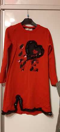Czerwona sukienka z napisem love roz 128