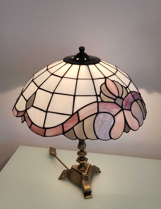 Lampa witrażowa typu Tiffany