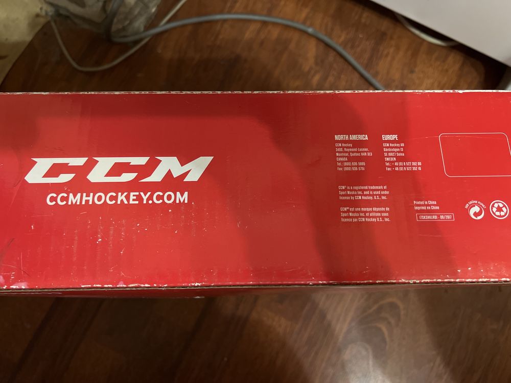 Продам коньки CCM Ribcor 40-41 size нові!