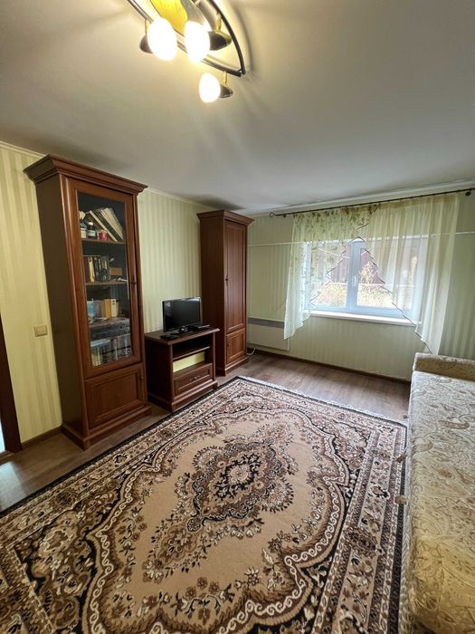 Продаж двоповерхового будинку з сауною напроти лісу.