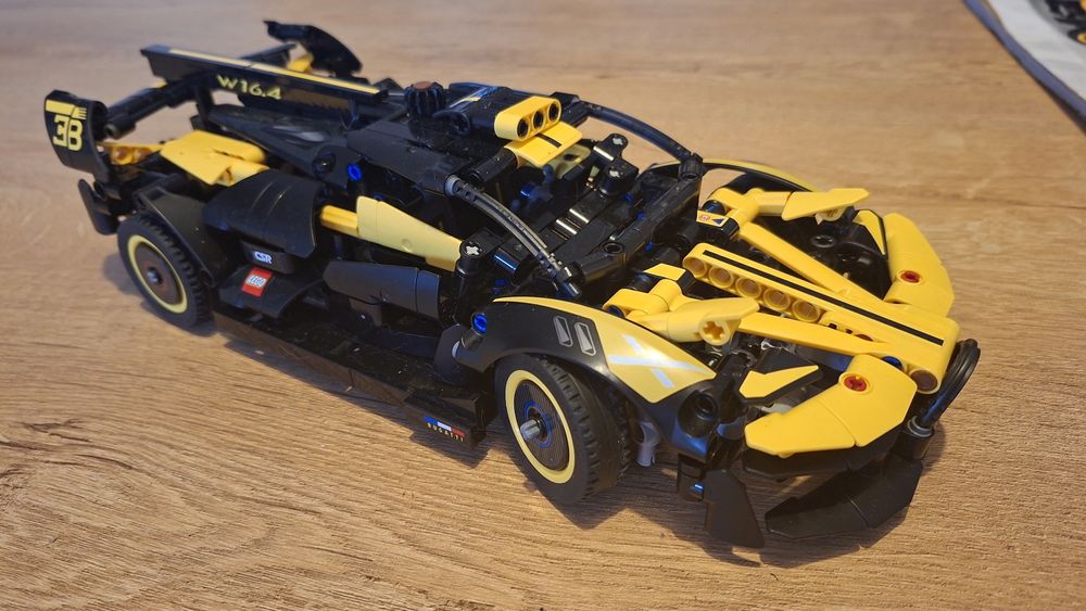 LEGO Technic 42151 Bolid Bugatti