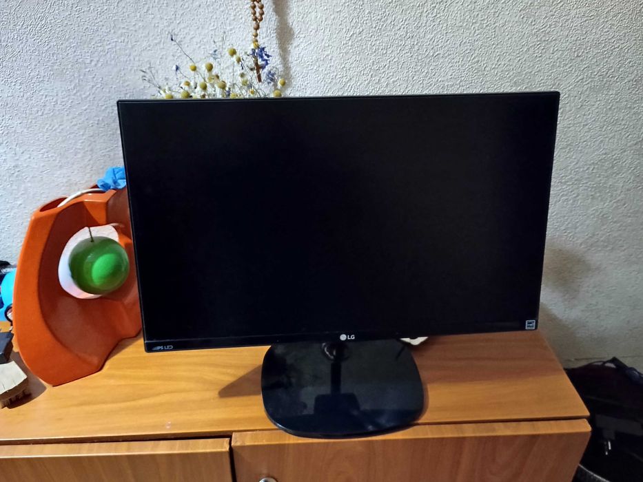 Монітор LG 23MP67HQ - P. 23 дюйма Full HD 1920x1080 у чудовому стані