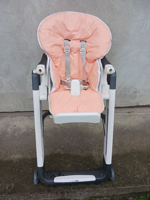 Дитяче крісло для годування