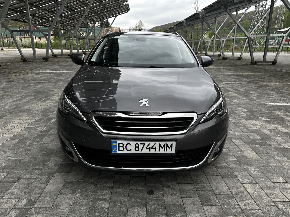 Peugeot 308 2016 1,6 дизель автомат масаж монітори