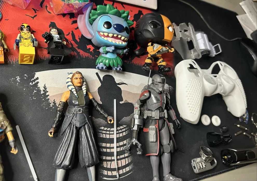 12 figuras: LEGO, Hasbro Star Wars Black Series,DC,Funko Pop+presentes