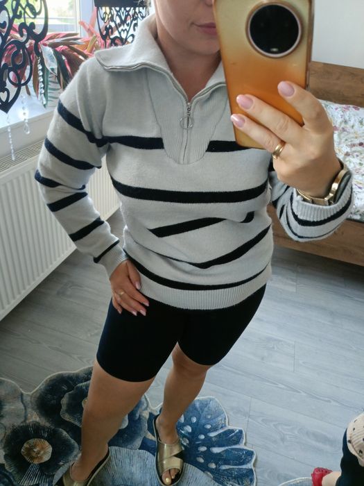 Sweter w paski zasuwana stójka /golf
