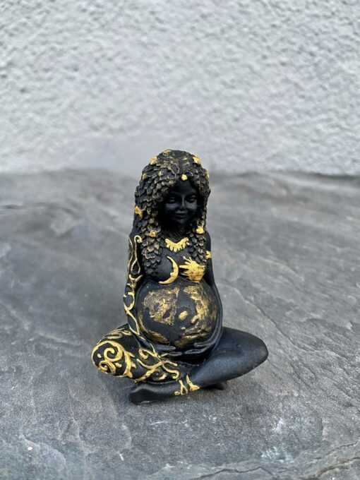 Оберіг для вагітних Богиня Гайя, 8х5,5 см, чорний з золотом (15109)