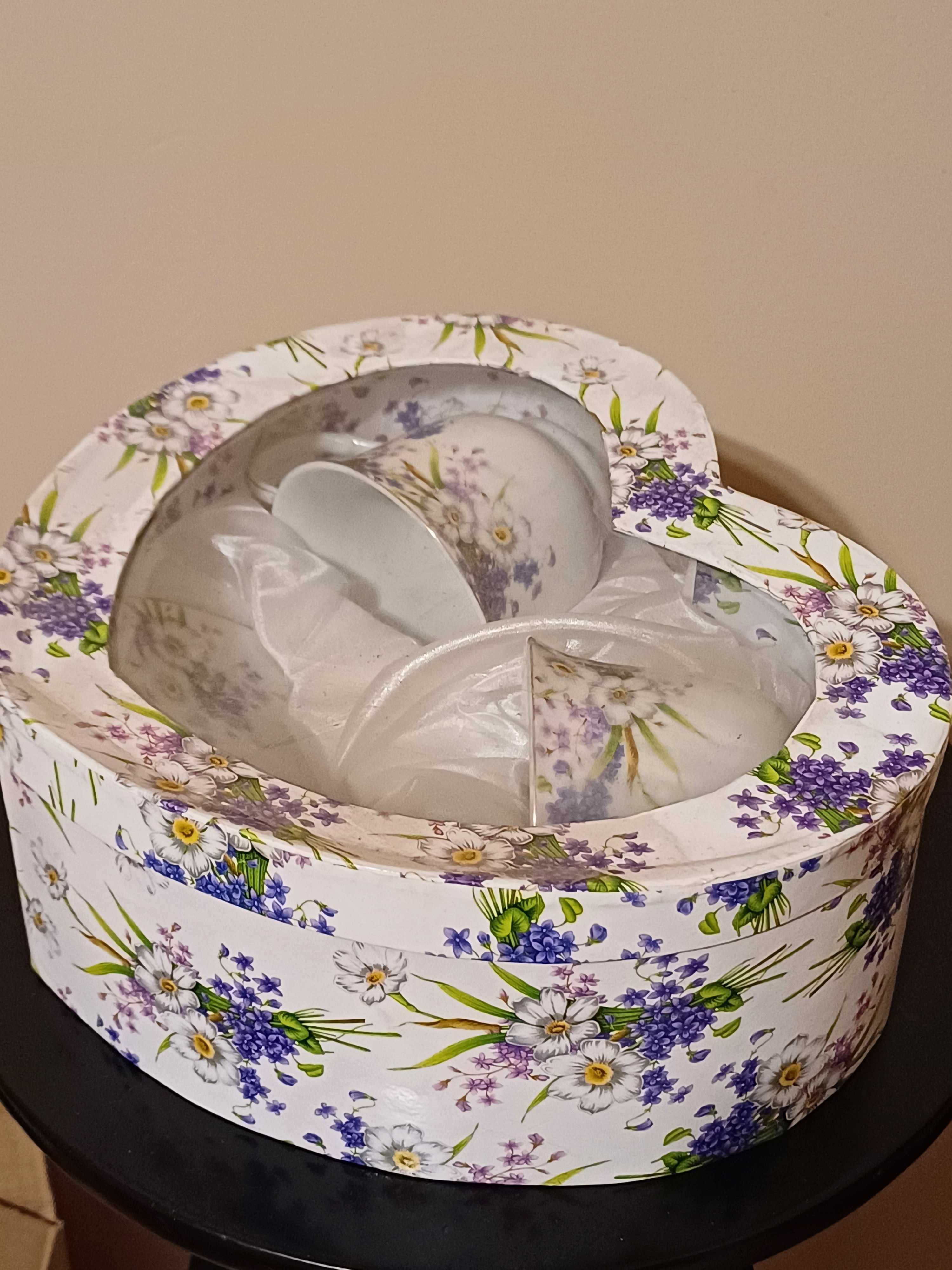 Piękny  zestaw porcelany