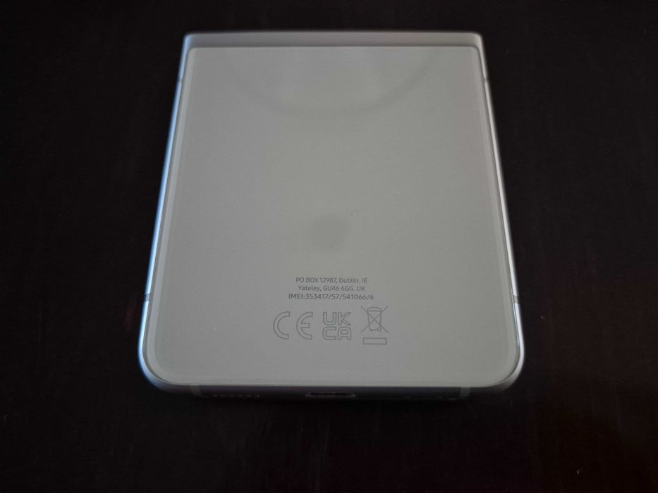 Samsung Galaxy Z Flip3 5G uszkodzony działający