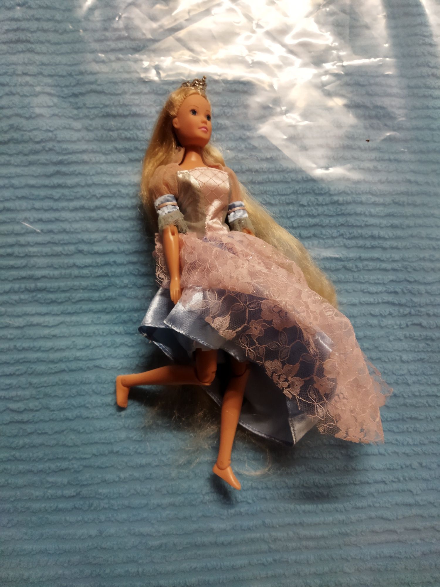 Barbie Rapunzel com pernas móveis