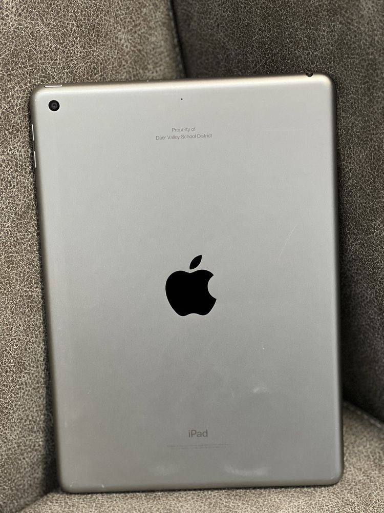 Планшет 9.7‘ iPad 5-покоління 32GB WiFi Space Gray Айпад/Neverlock