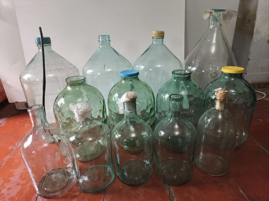 Бутлі на 4-5 літрів