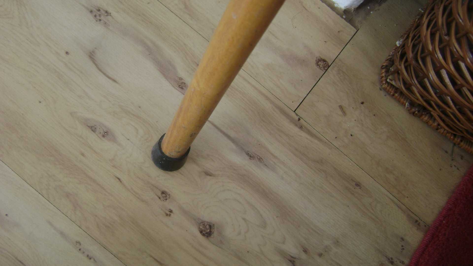 Starocie z PRL Laska drewniana solidna 83cm wysokości do 170cm wzrostu