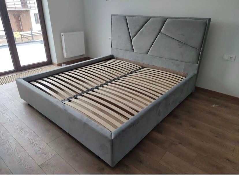 Ліжко двоспальне мягке.