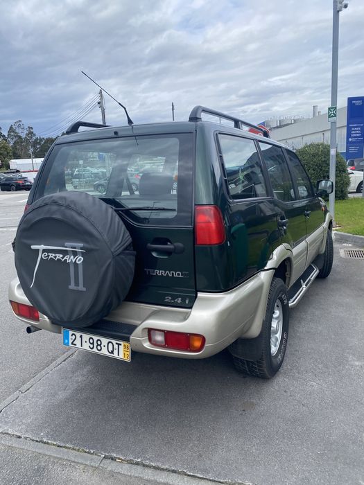 Nissan Terrano 2.4i 4x4 7 Lugares 1dono