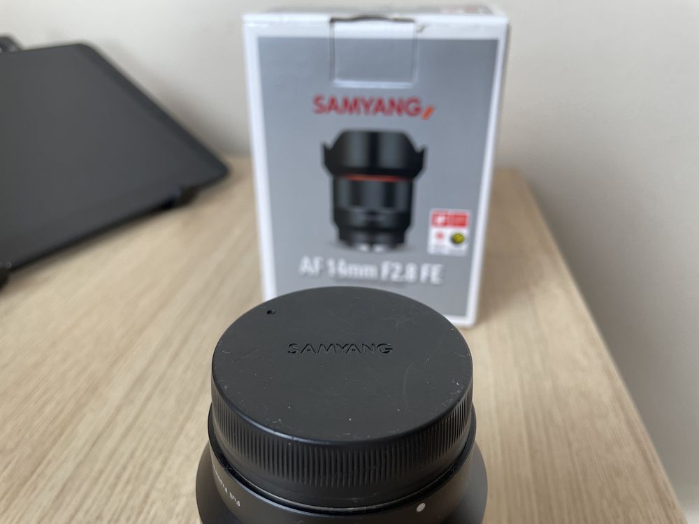 Samyang 14mm 2.8 Fe, mount-e świetny do Wnętrz