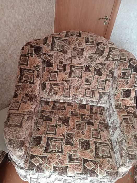 Продаю двомісний диван, який складався з декількох частин