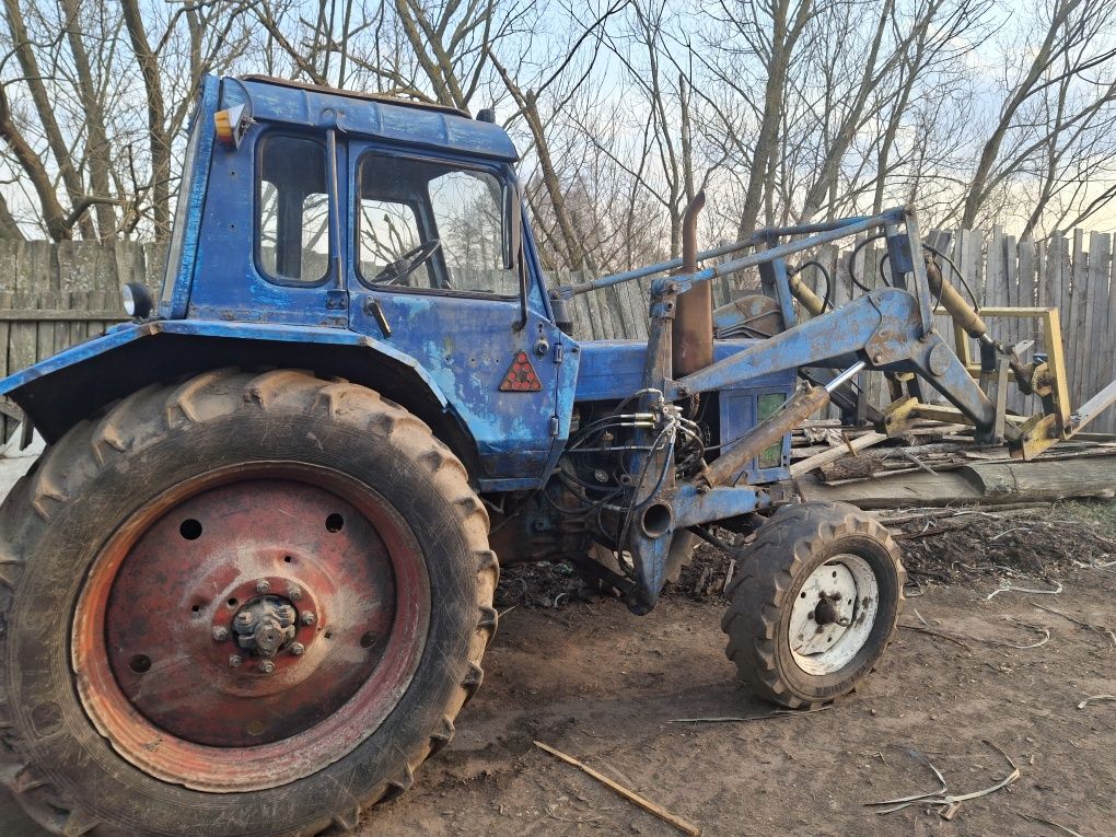 Продам МТЗ-80  з навантажувачем