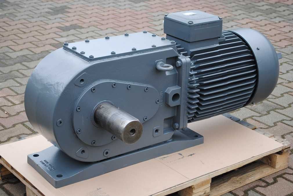 Motoreduktor kątowy 30kw. 185obr./min. Firmy BAUER