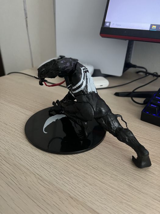 Figurka Venom dynamiczna poza MARVEL