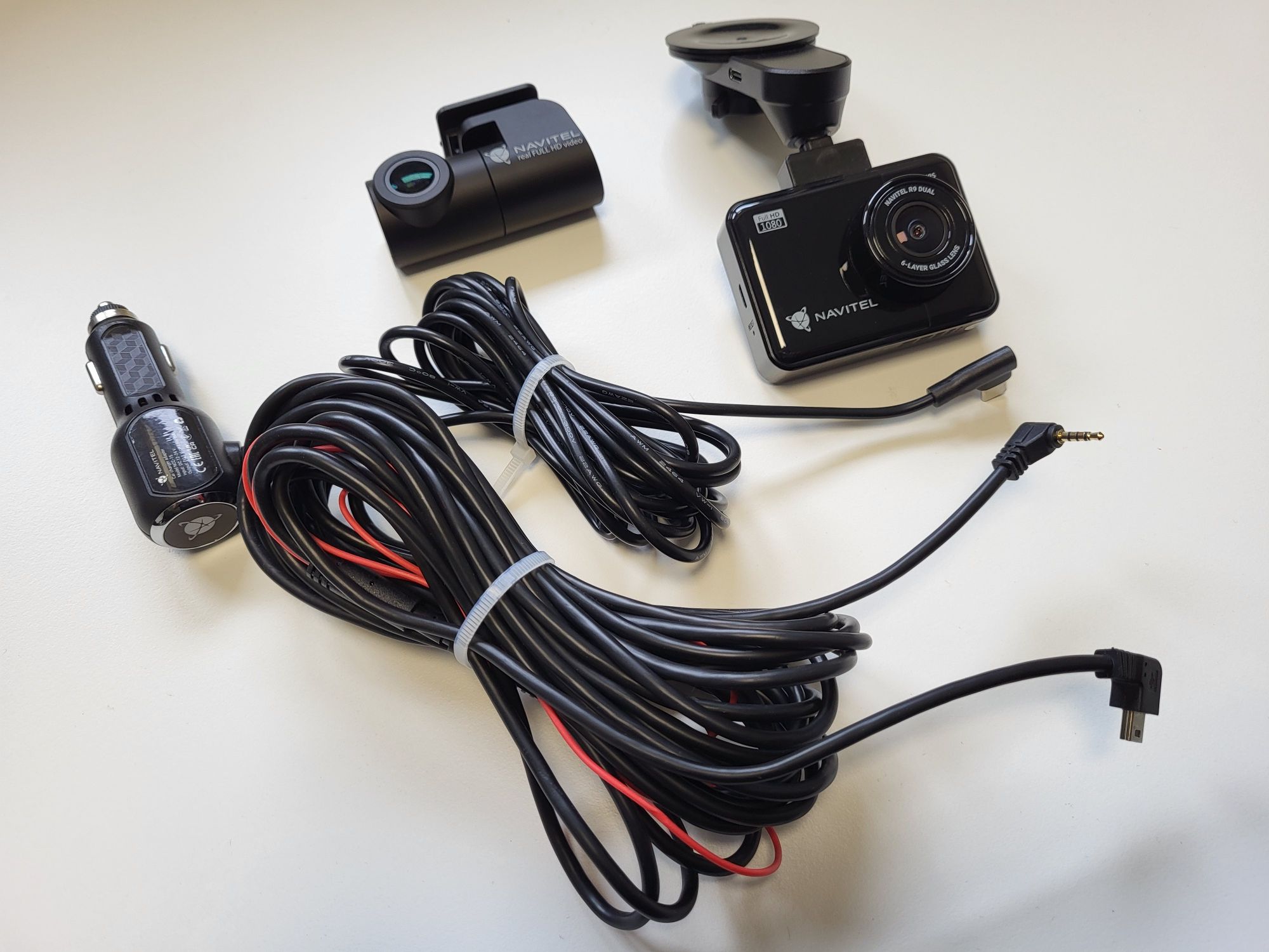 Wideorejestrator Navitel R9 Dual stan idealny