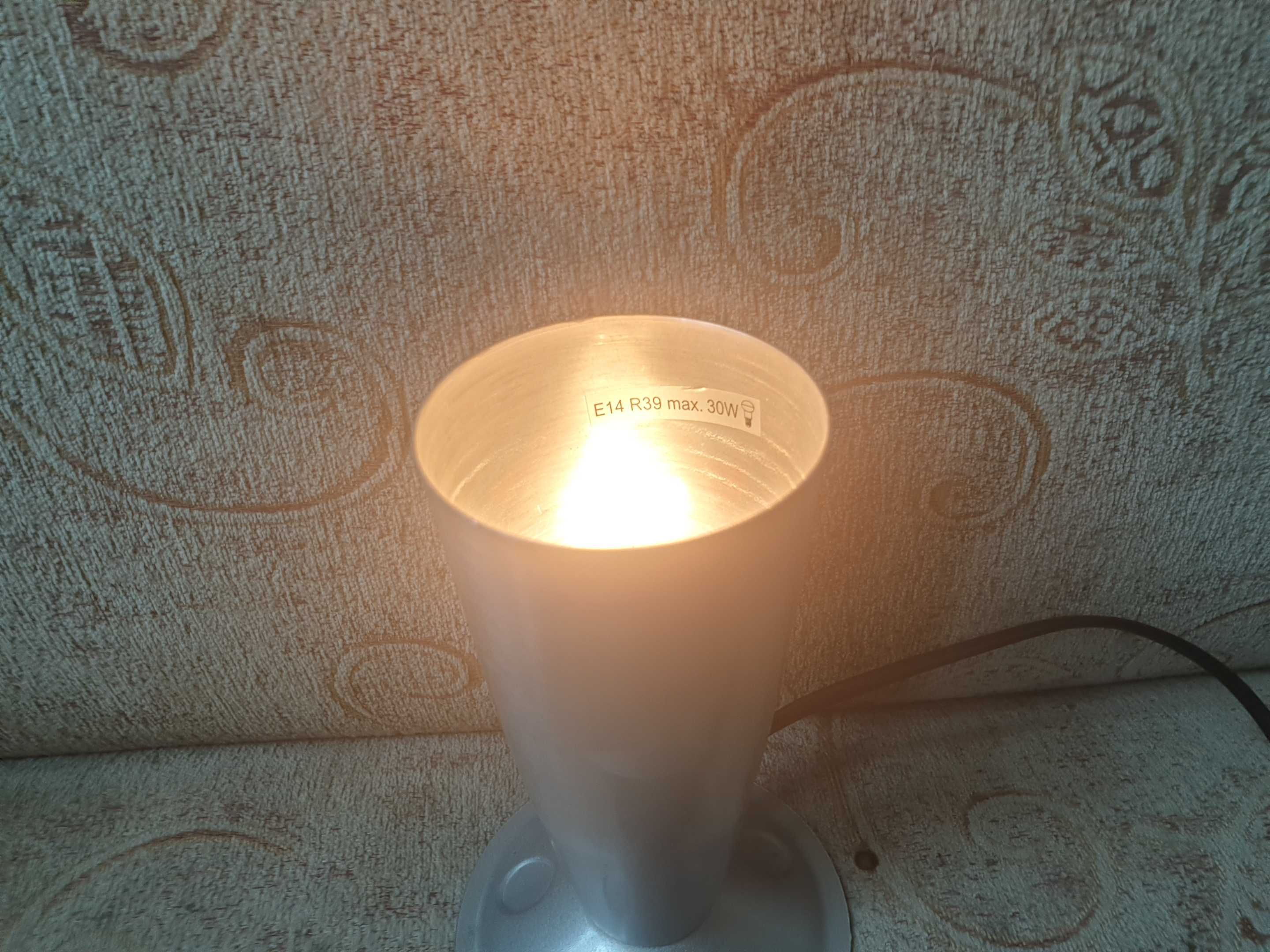 Lampka na biurko - świeci do góry