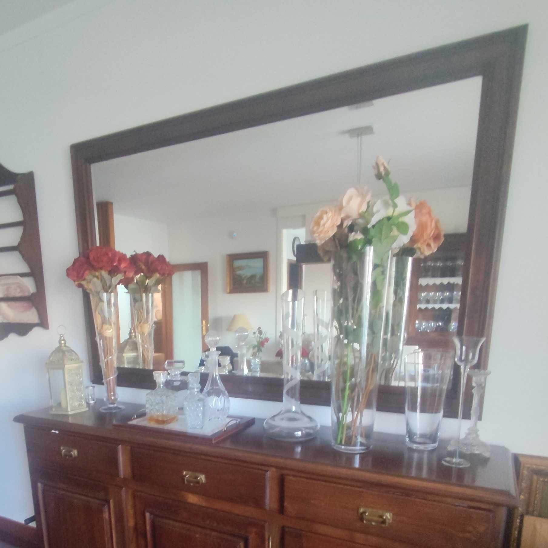 Mesa de sala de jantar e Espelho
