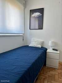 687908 - Quarto com cama de solteiro em apartamento com 5 quartos