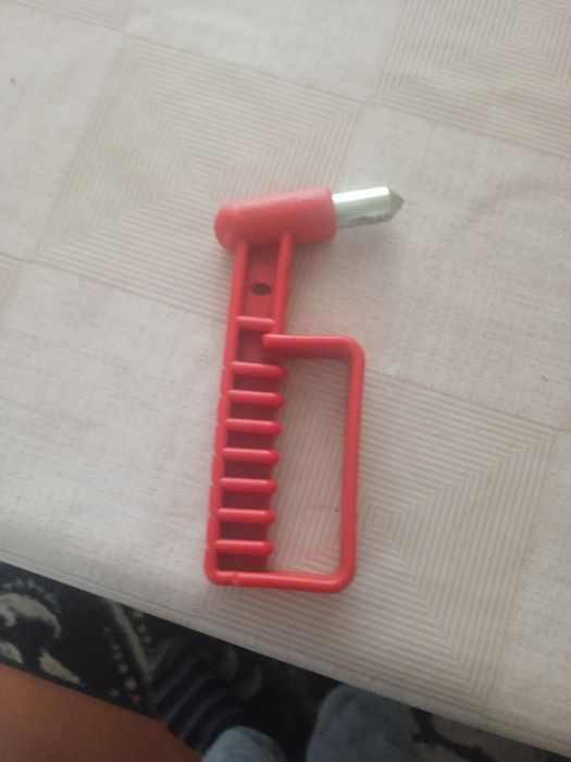 Молоток для разбивания стёкол