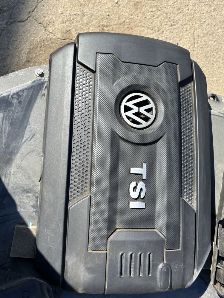 Кришка двигуна VW jetta passat 1.8 2.0 gli гібрит