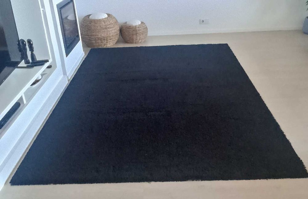 Tapete grande, preto, 3m*2m, usado e em bom estado