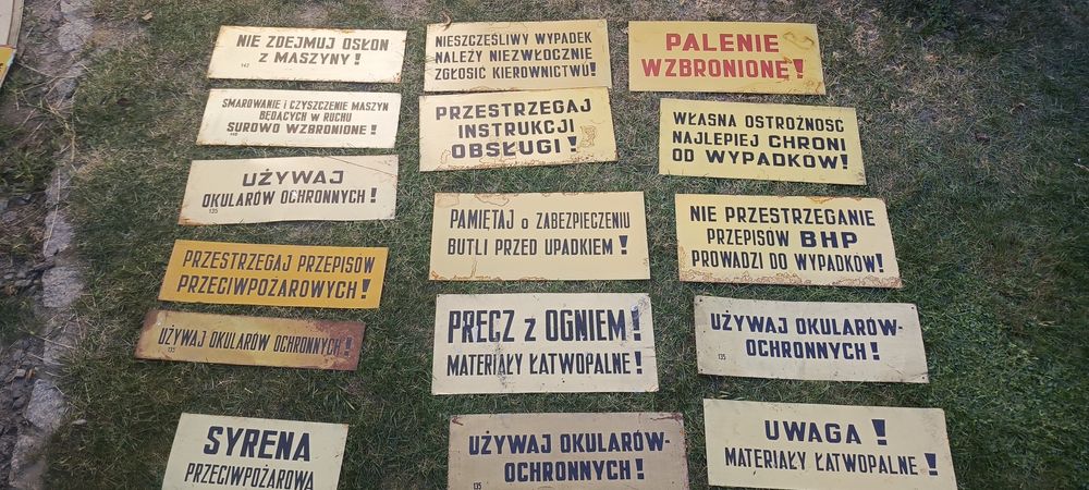 Stare metalowe tablice informacyjne PRL