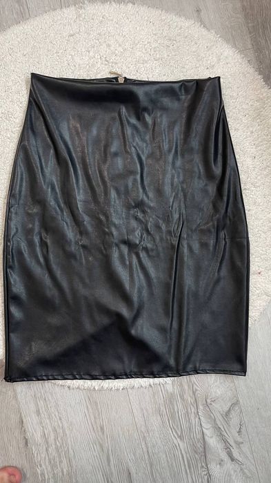 Шкіряна спідниця, до коліна