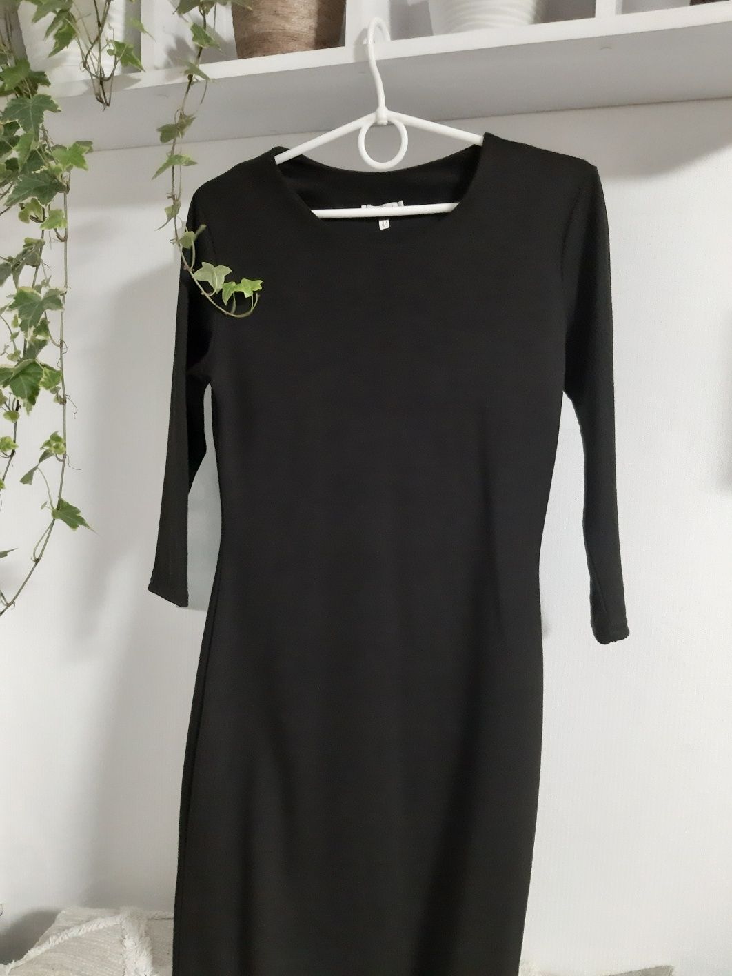 Базова чорна сукня міді універсальна олівець