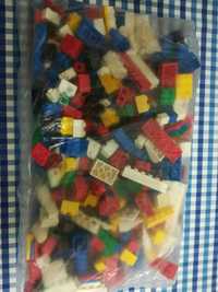 Legos cerca de 200 peças ou mais