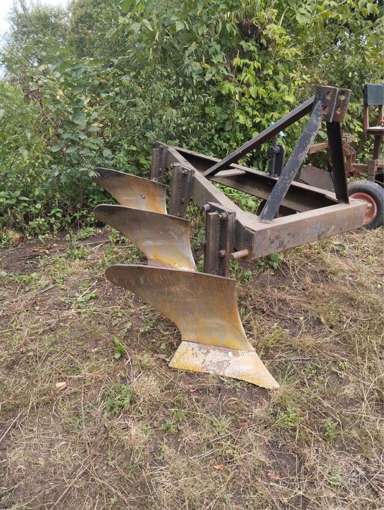 Продам 2 плуги в хорошому стані