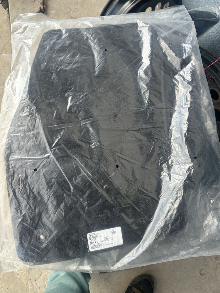 Передні коврики vw touran,vw caddy,5tb864435