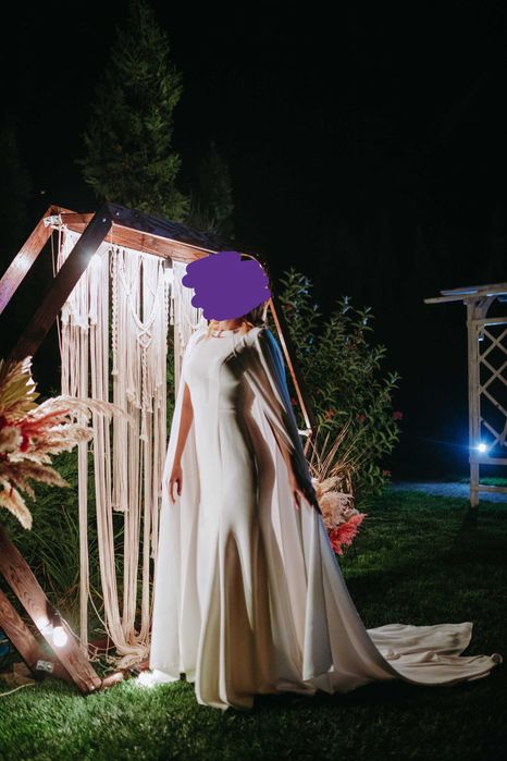 Лаконічна весільна/вечірня сукня з ексклюзивним кейпом (накидкою)!